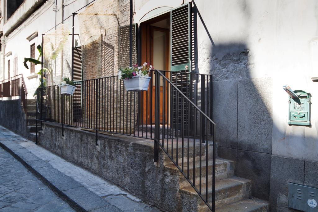Dentro Le Mura Catania-Fontanarossai nemzetközi repülőtér Szoba fotó